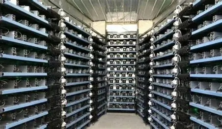 High-capacity Bitcoin mining farm with hosted machines