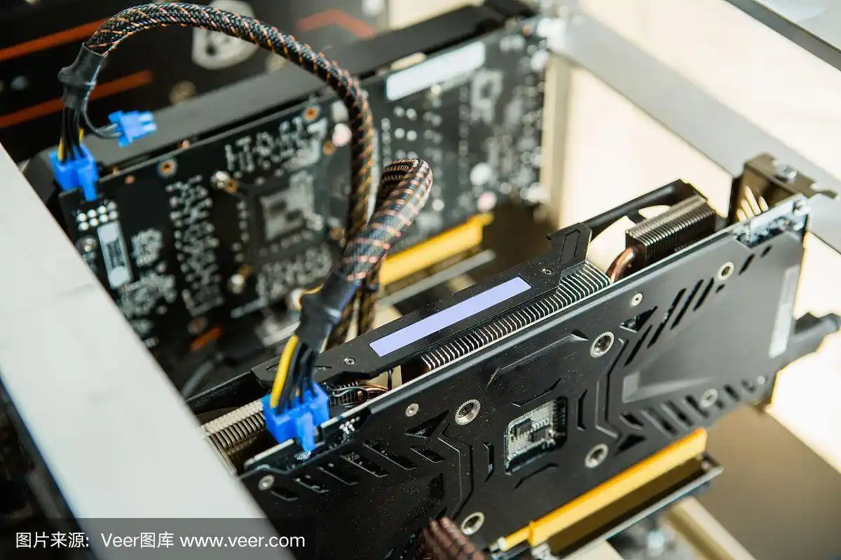 Advanced energy-efficient mining rigs operating in a low-carbon environment